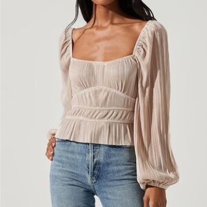 ASTR The Label Ziva Plisse Long Sleeve Blouse in Pearl size Medium